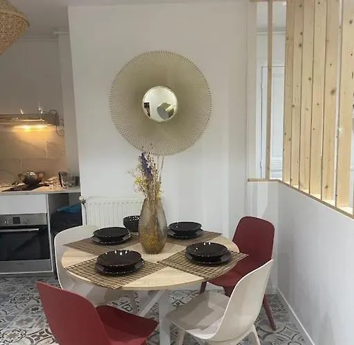 Mira - Sublime Apartment Close To Train Station